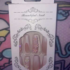 White French-tip Press-on Nails 24pcs